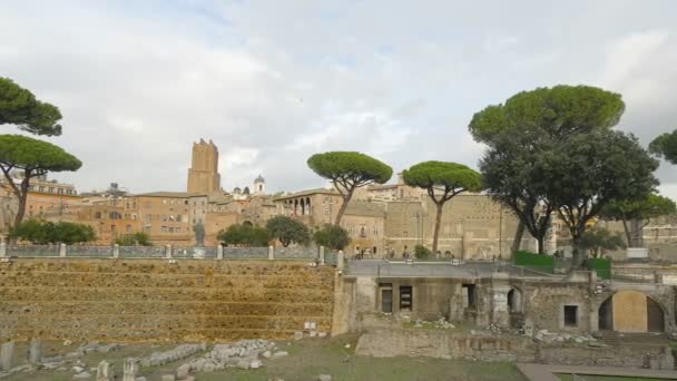 Touristen Spazieren Auf Der Berühmten Straße Imperial Forums Alten Rom — Stockvideo