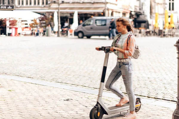 Young Lady Electric Scooter Downtown — Stock Photo, Image