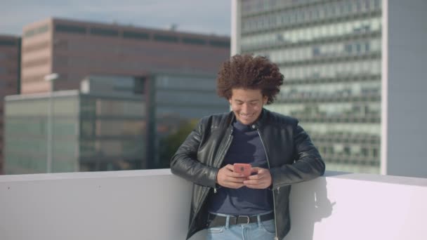 Smiling Multiethnic Man Curly Hair Typing Using Cell Phone Surrounded — Stock Video