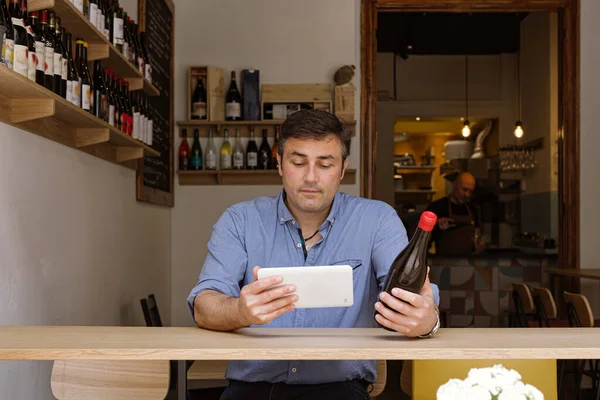 Manager Sitting His Wine Shop Wine Bar Checks Label Bottle Fotografie de stoc