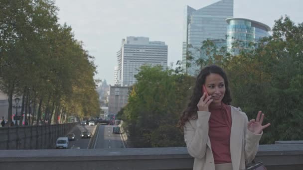 Young Urban Woman Multitasking City — Vídeos de Stock