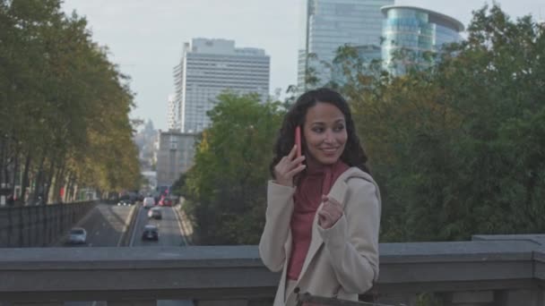 Beaming Young Professional City — Vídeo de Stock