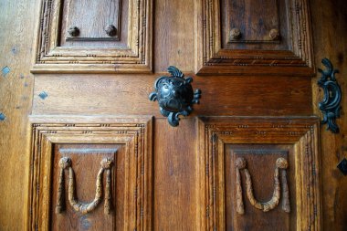 Cluj-Napoca, Romanya - 17 Eylül 2022: Romano-Katolik Kilisesi Aziz Michael, 1349-1480, Union Square, Cluj-Napoca 'nın merkezinde.