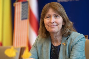 Bükreş, Romanya. 23. Mar, 2023: ABD ile Romanya arasında imzalanan Sosyal Güvenlik Anlaşması 'nda ABD' nin Romanya Büyükelçisi Kathleen Kavalec.