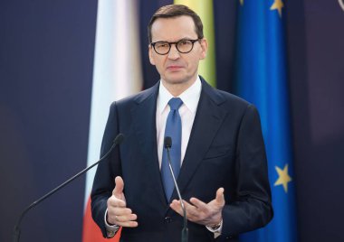 Bükreş, Romanya. 28. Mar, 2023: Polonya Başbakanı Mateusz Morawiecki Romanya Başbakanı ile Victoria Sarayı 'nda yaptığı ortak açıklamalarda konuştu.