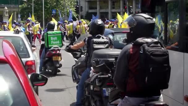 Bucarest Romania Giugno 2023 Motociclisti Aspettano Che Passi Una Protesta — Video Stock