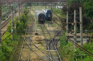 Bükreş, Romanya - 22 Haziran 2023: Kuzey Tren İstasyonu yakınlarındaki demiryolu altyapısı.