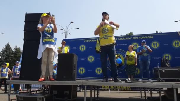 罗马尼亚布加勒斯特 2023年7月12日 罗马尼亚 卫生团结 联合会的卫生工作者工会成员在罗马尼亚政府总部前抗议 — 图库视频影像