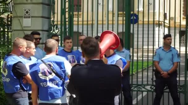 Bucarest Rumania Agosto 2023 Cosmin Dorobantu Asiste Protesta Los Guardias — Vídeo de stock