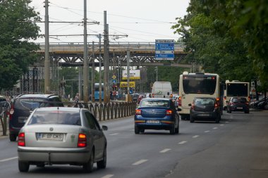 Bükreş, Romanya. 10 Temmuz 2023: Bükreş 'teki Doamna Ghica Üstgeçidinin inşaat sahasının üç yıl önce tamamlanması gerekiyordu.