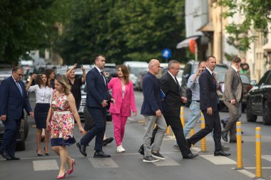 Bükreş, Romanya. 12 Haziran 2023: Nicolae Ciuca (C), iktidar koalisyonu partileri tarafından 2021 yılında kurulan 