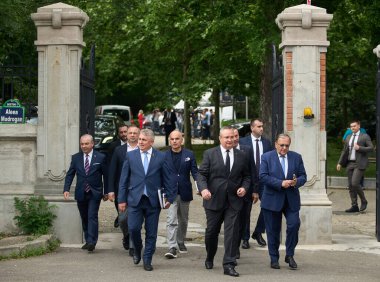 Bükreş, Romanya. 12 Haziran 2023: Nicolae Ciuca (C), iktidar koalisyonu partileri tarafından 2021 yılında kurulan 