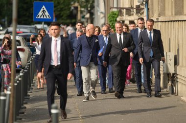 Bükreş, Romanya. 12 Haziran 2023: Nicolae Ciuca (C), iktidar koalisyonu partileri tarafından 2021 yılında kurulan 