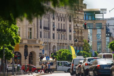 Bükreş, Romanya. 12 Eylül 2023: Romanya 'nın Bükreş kentinde Grand Hotel Continental yakınlarındaki güzel Zafer Bulvarı manzarası.
