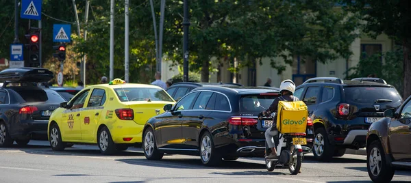Bucharest Romania 21St Sep 2023 Glovo Food Delivery Courier Delivers — Stock Photo, Image