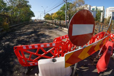 Bükreş, Romanya. 26 Ekim 2023: Grant Köprüsü 'nde kapsamlı konsolidasyon çalışmaları, Mart 2024' e kadar trafiğe kapatıldı.