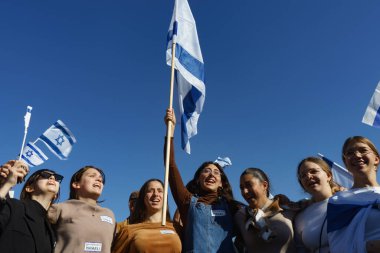 Bükreş, Romanya. 12 Ekim 2023: İsrail büyükelçiliği tarafından Romanya Parlamentosu yakınlarında düzenlenen I Stand With Israel mitingi. Hamas terörist saldırısından sonra İsrail devletine destek için toplanın.