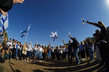 Bükreş, Romanya. 12 Ekim 2023: İsrail büyükelçiliği tarafından Romanya Parlamentosu yakınlarında düzenlenen I Stand With Israel mitingi. Hamas terörist saldırısından sonra İsrail devletine destek için toplanın.