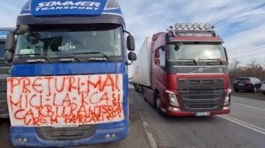 Afumati, Romanya - 15 Ocak 2023: Romen taşımacılar ve çiftçiler, Bükreş 'in 12 km kuzeyindeki Afumati komününde protesto ettiler.