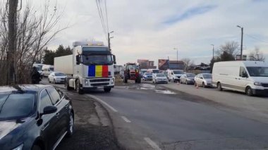 Afumati, Romanya - 15 Ocak 2023: Romen taşımacılar ve çiftçiler, Bükreş 'in 12 km kuzeyindeki Afumati komününde protesto ettiler.