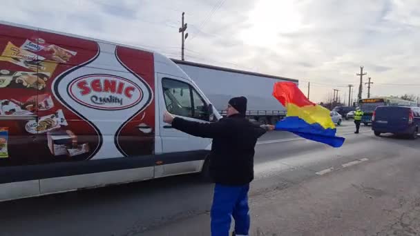 Afumati Romênia Janeiro 2023 Homem Agita Bandeira Romênia Durante Protesto — Vídeo de Stock