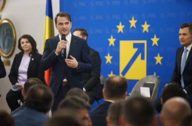 Bükreş, Romanya - 1 Şubat 2024: PNL milletvekili ve Enerji Bakanı Sebastian Burduja, 