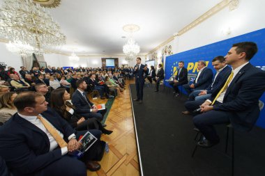 Bükreş, Romanya - 1 Şubat 2024: PNL milletvekili ve Enerji Bakanı Sebastian Burduja, 