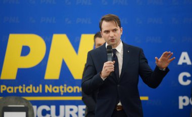 Bükreş, Romanya - 1 Şubat 2024: PNL milletvekili ve Enerji Bakanı Sebastian Burduja, 