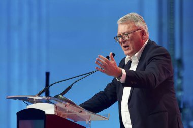 Bükreş, Romanya. 6 Nisan 2024: PES 'in AB seçimlerinin baş adayı Nicolas Schmit, PES konferansında yaptığı konuşmada, 