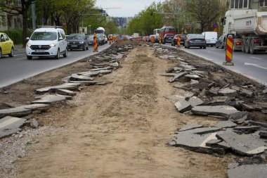 Bükreş, Romanya - 4 Nisan 2024: Bükreş 'teki Yüzbaşı Alexandru Serbanescu caddesindeki tramvay hattının yeniden inşa sahası.