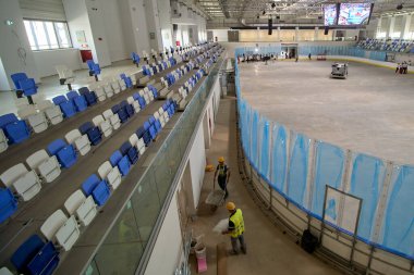 Bükreş, Romanya. 4 Haziran 2024: Berceni Arena Buz Pisti, açılış töreninden önce başlayan teknik testler vesilesiyle bir medya etkinliğinde sunuldu.