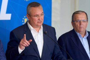 Bükreş, Romanya. 1 Temmuz 2024: Ulusal Liberal Parti (PNL) genel başkanı Nicolae Ciuca, Ulusal Liberal Parti Ulusal Politik Bürosu toplantısının ardından basın toplantısı düzenledi..