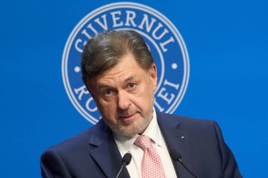 Popesti-Leordeni, Romanya. 11 Temmuz 2024: Romanya Hükümeti Genel Merkezi Victoria Sarayı 'ndaki hükümet basın toplantısında konuşan Sağlık Bakanı Alexandru Rafila.