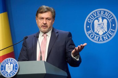 Popesti-Leordeni, Romanya. 11 Temmuz 2024: Romanya Hükümeti Genel Merkezi Victoria Sarayı 'ndaki hükümet basın toplantısında konuşan Sağlık Bakanı Alexandru Rafila.