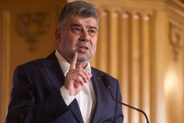 Bükreş, Romanya. 12 Temmuz 2024: Sosyal Demokrat Parti (PSD) genel başkanı ve Romanya başbakanı Marcel Ciolacu, partinin Ulusal Siyasi Konseyi toplantısının ardından düzenlediği basın toplantısında konuştu.