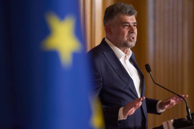 Bükreş, Romanya. 12 Temmuz 2024: Sosyal Demokrat Parti (PSD) genel başkanı ve Romanya başbakanı Marcel Ciolacu, partinin Ulusal Siyasi Konseyi toplantısının ardından düzenlediği basın toplantısında konuştu.