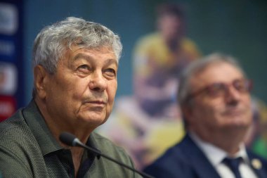 Bükreş, Romanya. 6 Ağustos 2024: Romanya Milli Futbol Takımı 'nın yeni teknik direktörü Mircea Lucescu, Romanya Futbol Federasyonu tarafından düzenlenen basın toplantısında takdim edildi..