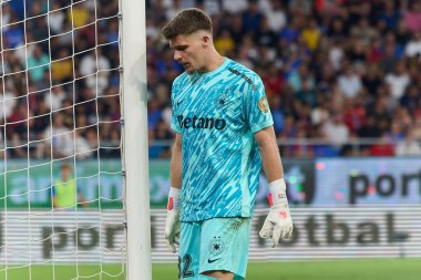 Bükreş, Romanya. 13 Ağustos 2024: UEFA Şampiyonlar Ligi kalecisi Stefan Tarnovanu, FCSB ve AC Sparta Praha arasında Bükreş 'teki Steaua Stadyumu' nda oynanan ikinci tur ikinci tur futbol karşılaşmasında üçüncü sırayı aldı..