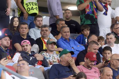 Bükreş, Romanya. 29 Ağustos 2024: (L-R) Sorin Grindeanu, ulaştırma bakanı Marcel Ciolacu, Sosyal Demokrat Parti (PSD) genel başkanı ve Romanya Başbakanı Marian Neacsu, Başbakan Yardımcısı ve PSD genel müdürü Paul Stanescu