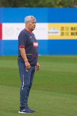 Bükreş, Romanya. 1 Eylül 2024: Romanya Milli Futbol Takımı 'nın yeni teknik direktörü Mircea Lucescu, milli takımın ilk resmi antrenmanı sırasında.