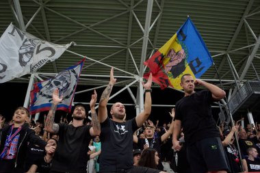 Bükreş, Romanya. 1. Sep, 2024: FCSB taraftarları, Romanya 2024-2025 futbol şampiyonasının 8. turunda FCSB ile UTA Arad arasında oynanan futbol karşılaşmasının sonunda takımı selamlıyor. 