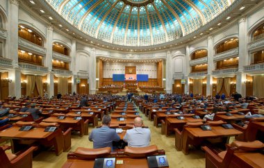 Bükreş, Romanya. 2 Eylül 2024: Romanya Parlamentosu 'nun bu meclisinin son meclisi olan Eylül-Aralık aylarındaki Milletvekilleri Meclisi' nin ilk genel kurul toplantısı.