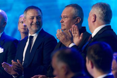 Bükreş, Romanya. 15. Sep, 2024: (L-R) Dan Motreanu, PNL Birinci Başkan Yardımcısı ve PNL Başkanı Nicolae Ciuca, Ulusal Liberal Parti Ulusal Konseyi (PNL) sırasında)