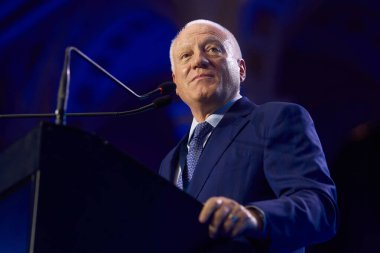 Bükreş, Romanya. 15 Eylül 2024: Eski PNL başkanı Valeriu Stoica, Romanya Parlamentosu Sarayı 'nda düzenlenen Ulusal Liberal Parti Konseyi (PNL) sırasında konuştu.