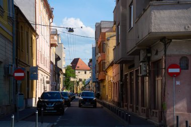 Cluj-Napoca, Romanya. 27 Nisan 2024: Terzilerin Kalesi, ama 15. yüzyılda, Baba Novac Caddesi 'nin sonunda görülen ortaçağ Cluj kalesinin savunma duvarının bir parçası..