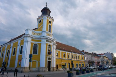 Cluj-Napoca, Romanya. 27 Nisan 2024: Cluj-Napoca 'nın merkezinde Eroilor Bulvarı' ndaki Dönüşüm Yunan-Katolik Katedrali.