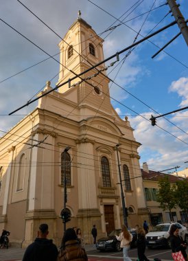Cluj-Napoca, Romanya. 27 Nisan 2024: Cluj-Napoca 'nın merkezinde mimar Georg Winkler' in planlarına göre 1816-1829 yılları arasında inşa edilen Evanjelik-Luteryan Kilisesi (Pietati Kilisesi).