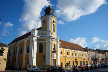 Cluj-Napoca, Romanya. 29 Haziran 2024: Cluj-Napoca 'nın merkezindeki Eroilor Bulvarı' ndaki Dönüşüm Yunan-Katolik Katedrali.