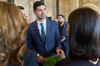 Bükreş, Romanya. 4 Kasım 2024: George Tuta, Bükreş 'in yeni 1. Bölge Belediye Başkanı, yemin töreninde. 