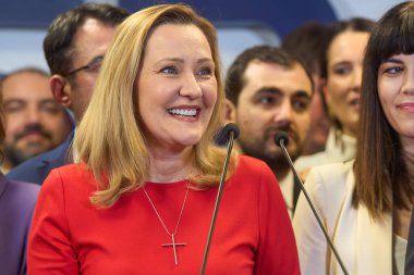 Bükreş, Romanya. 24 Kasım 2024: Romanya Cumhurbaşkanlığı adayı ve Romanya 'yı Kurtarma Birliği (USR) Başkanı Elena Lasconi, Romanya Cumhurbaşkanı seçimlerinin ilk turunda sandıkların kapanması sonrasında basın toplantısı düzenledi..